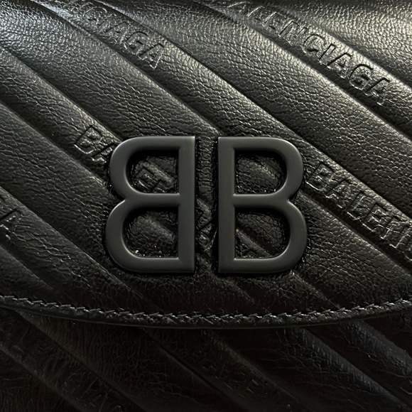 Pre-loved Balenciaga Wallet on Chain(barely used) - Picture 8 of 15